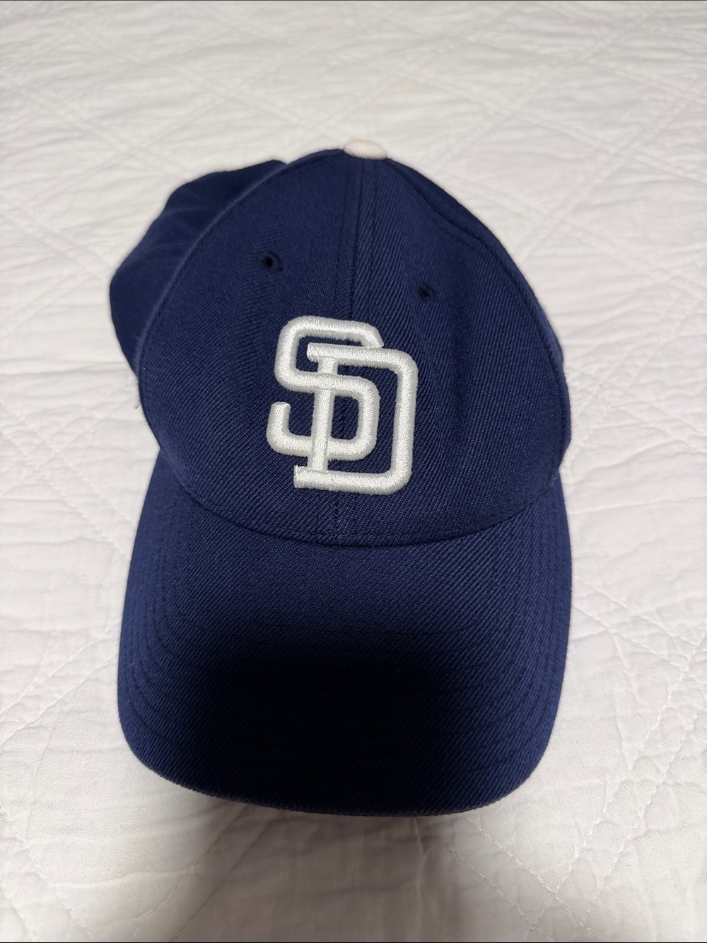 Vintage: Good condition, San Diego Padres Navy Baseball Cap with White SD Logo
